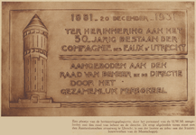 99332 Afbeelding van een, door Cornelis Begeer vervaardigde, plaquette die het personeel van de Utrechtsche ...